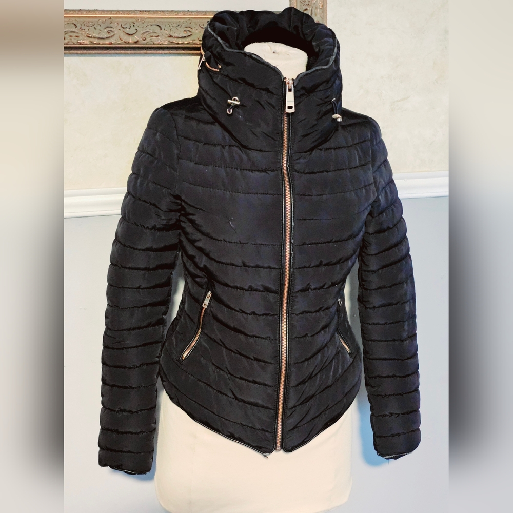 Zara Basic Puffer Jacket Women's Size Small‎ Black Hooded Full Zip Gold Accents